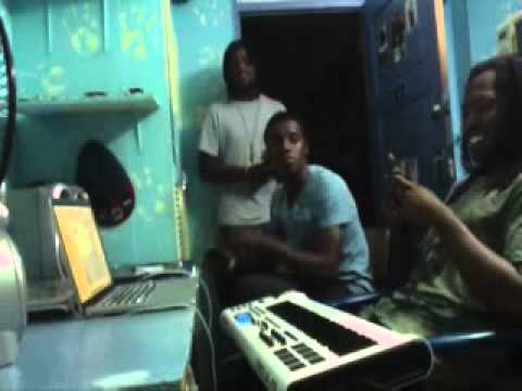Retlaw Tha Future & Romain Virgo Vibing with Riff Raff at Future World Studios pt1.