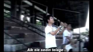 Download lagu 01  Sakit Angen mp3