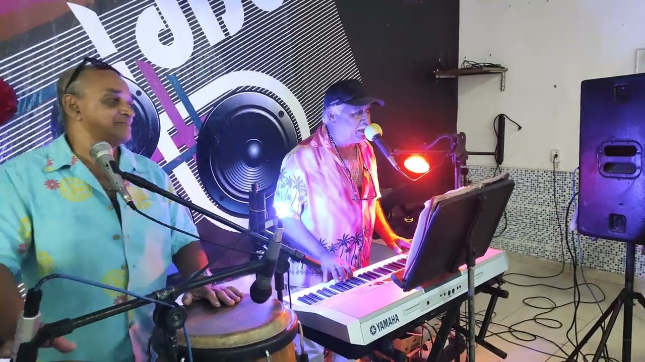 Jansen dos teclados (cover de Louis Armstrong) faz shows no Clube Ideal