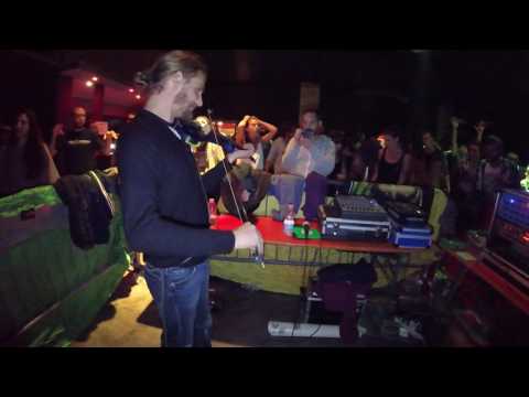 Ras Divarius plays Gypsy Dub (Weeding Dub) Live