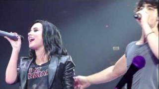 Jonas Brothers   Demi Lovato   This Is Me Front Row Toronto &#39;09 HD