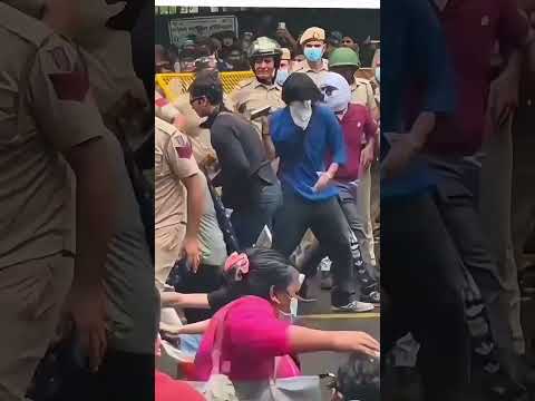 एक को गिराओगे, लाखों खड़े हो जाएँगे।