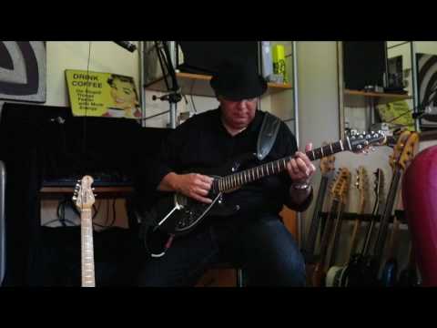 Chris Connolly demonstrates new Elixir Optiweb guitar strings