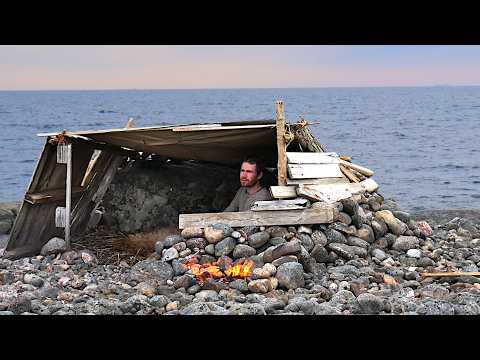 3 Days on a Remote Island: Building a Survival Shelter from Driftwood