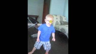 Toddler sings old 'Weeds' intro 'Little Boxes' by Malvina Reynolds