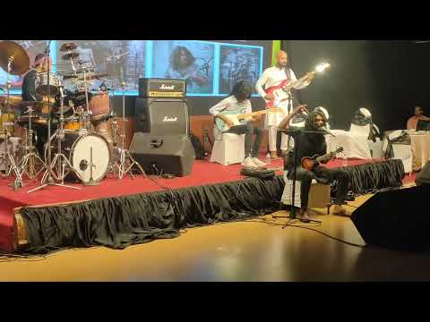 a mon ta to er karo.. noy shodu tori chera.Love this song Animes roy dada.Cover song.