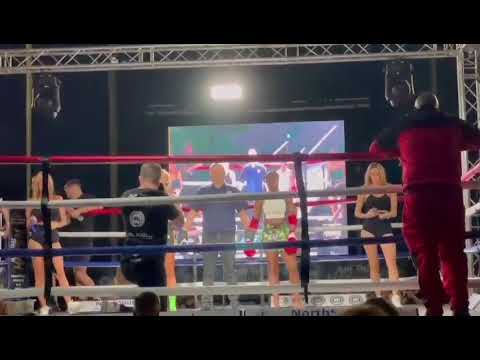 Pressure Fighting - Elia Dewu VS Holly Connoughton