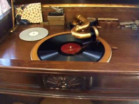 Annette Hanshaw sings Wasting My Love on You - 1930 Harmony Record