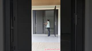 ประตูบานเปิดคู่ พร้อมช่องแสงข้าง