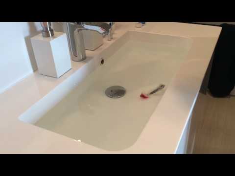 White/Red Rabbit Streamer