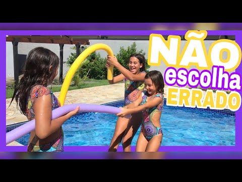 NÃO ESCOLHA ERRADO / DESAFIO DA PISCINA - Livia Karina e Bianca - Kids fun