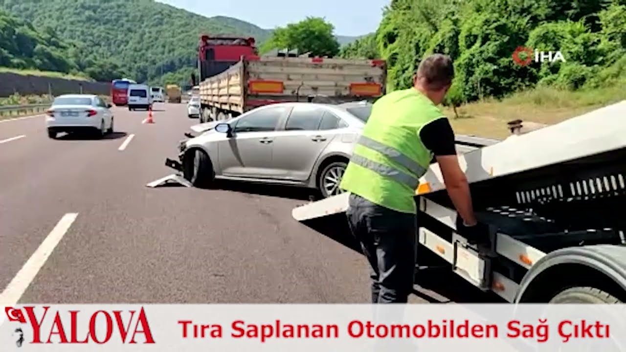 Tıra Saplanan Otomobilden Sağ Çıktı