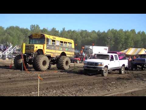 SCHOOL BUS MUD TRUCK "FIELD TRIP" DRAG RACE!
