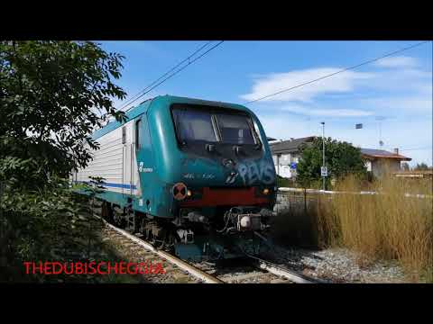 LA PARTENZA DEL REGIONALE CON LA E.464 DA ROCCAVIONE (CN) LUN. 9 - 9 - 2019