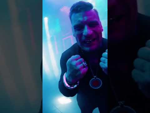 Kogo widzisz w lustrze? #popek #djomen #lustro #ciechowski