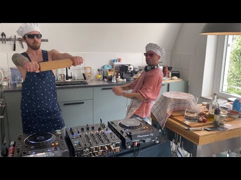 How to kill your boring coronavirus quarantine - Techno Pizza w/ Angy Kore b2b Gabriel Padrevita