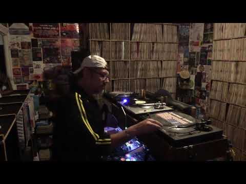 En direct DJ TOMY , la techno rétro pas comme tout le monde, 1 11 2025