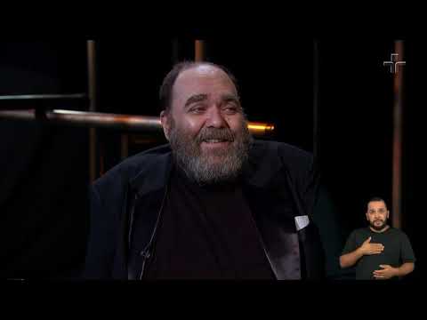 "Papai deixou umas dívidas de jogo", revela André Abujamra