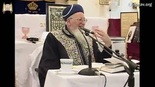 הלכות ומנהגי ספירת העומר - שיעורי מנחת יהודה - מרן הרב מרדכי אליהו (הרב מרדכי אליהו זצ"ל) - התמונה מוצגת ישירות מתוך אתר האינטרנט יוטיוב. זכויות היוצרים בתמונה שייכות ליוצרה. קישור קרדיט למקור התוכן נמצא בתוך דף הסרטון