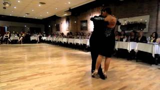 Ezgi  Ömüris y Ariel Taritolay