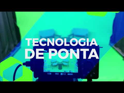 Estúdio com chromakey e equipamentos profissionais