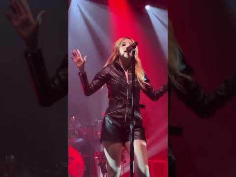 Violent Delights - Chvrches (live in at Glasgow SWG3)