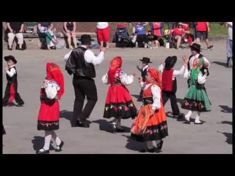 6.11.2017: Traditional Portuguese folk dance groups entertain at Alex and Ani City Center as part of
