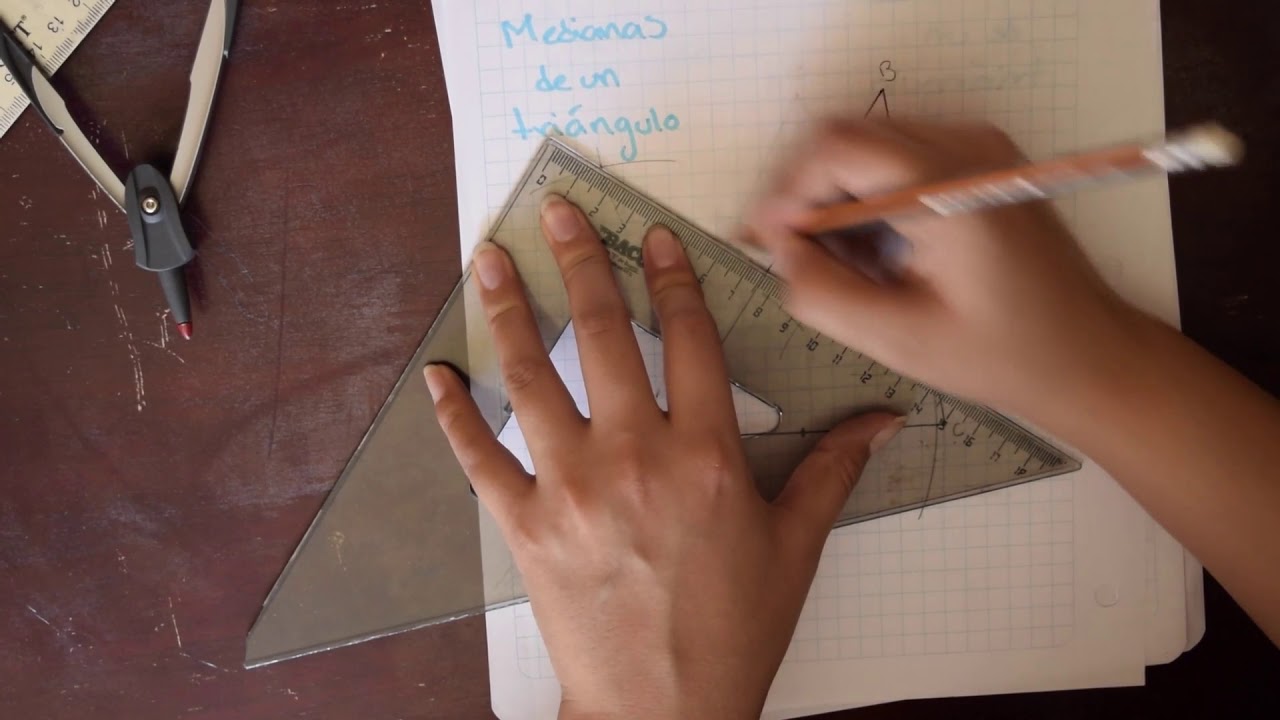 Cómo trazar las medianas de un triángulo con sus tres ángulos agudos
