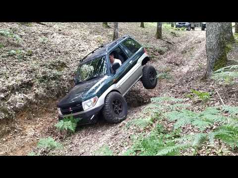 Mitsubishi Pinin forest climb