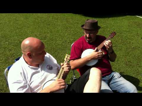 The Reentrants at Hollesley 2011 on banjo ukes