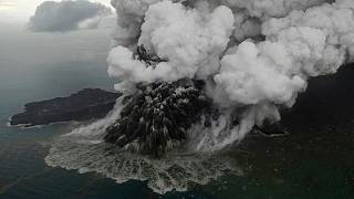 El cierre de aeropuertos en Indonesia por la erupción de un volcán afecta a 270.000 pasajeros