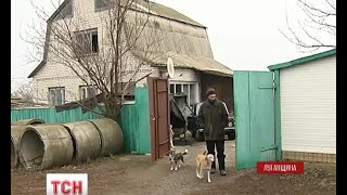 Украинские бойцы помогают жителям села Катериновка в "серой" зоне. ВИДЕО