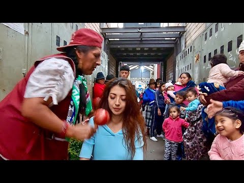 Doña Rosa does spiritual cleansing of bad energy (limpia espiritual contra mala energía) in Cuenca