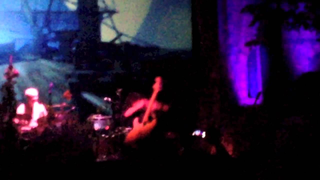 Ritchie Blackmore makes Crowd Explode during Guitar Solo - YouTube
