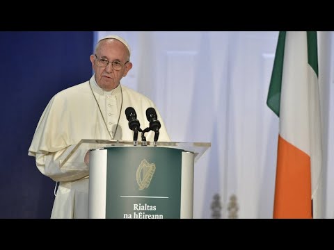 البابا فرنسيس يزور إيرلندا وسط ترقب كبير لعظاته حول الاعتداءات الجنسية