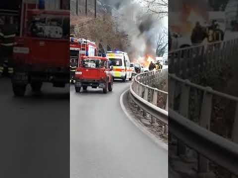 Incidente a Porlezza, auto contro la parete e poi prende fuoco