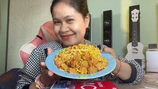 Eating noodles with meatballs so yummy(360P)