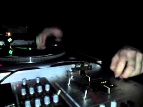 TWO TURNTABLE REVOLUTION - DJ NECUL Y DJ MANTYS EN VIVO LLANQUIHUE 2010