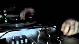 TWO TURNTABLE REVOLUTION - DJ NECUL Y DJ MANTYS EN VIVO LLANQUIHUE 2010