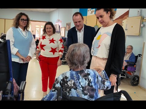 El alcalde acompaña a los usuarios de la Residencia de Mayores en la ...