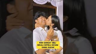 Download lagu momen lucu ketika kakak cium adiknya bikin ngakak ‼️‼️ #ngakak #lucu #ketawa #adikkakak mp3