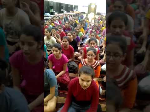 तुलसीदास रचित श्री राम स्तुति का सस्वर गायन करती छात्राएं