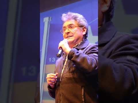 João Cláudio Moreno entoa o Hino do Piauí no Teatro 4 de Setembro