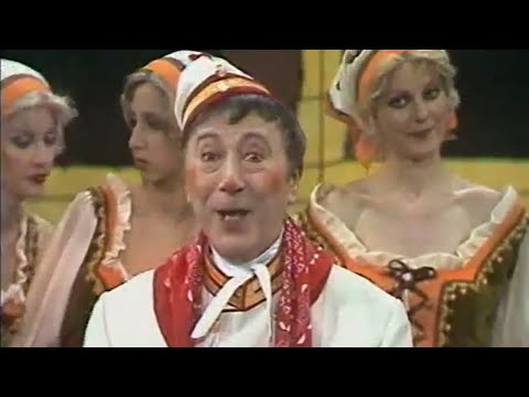 Erminio Macario Piemontese da "E tu biondina..."