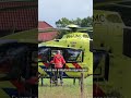 BUSJE op ZIJN KOP in de struiken | #shorts