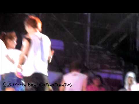 121125 SMTOWNBKK ENDING Chanyeol & Kris focus (KRIS GETTING SPLASHED BY MEMBERS)
