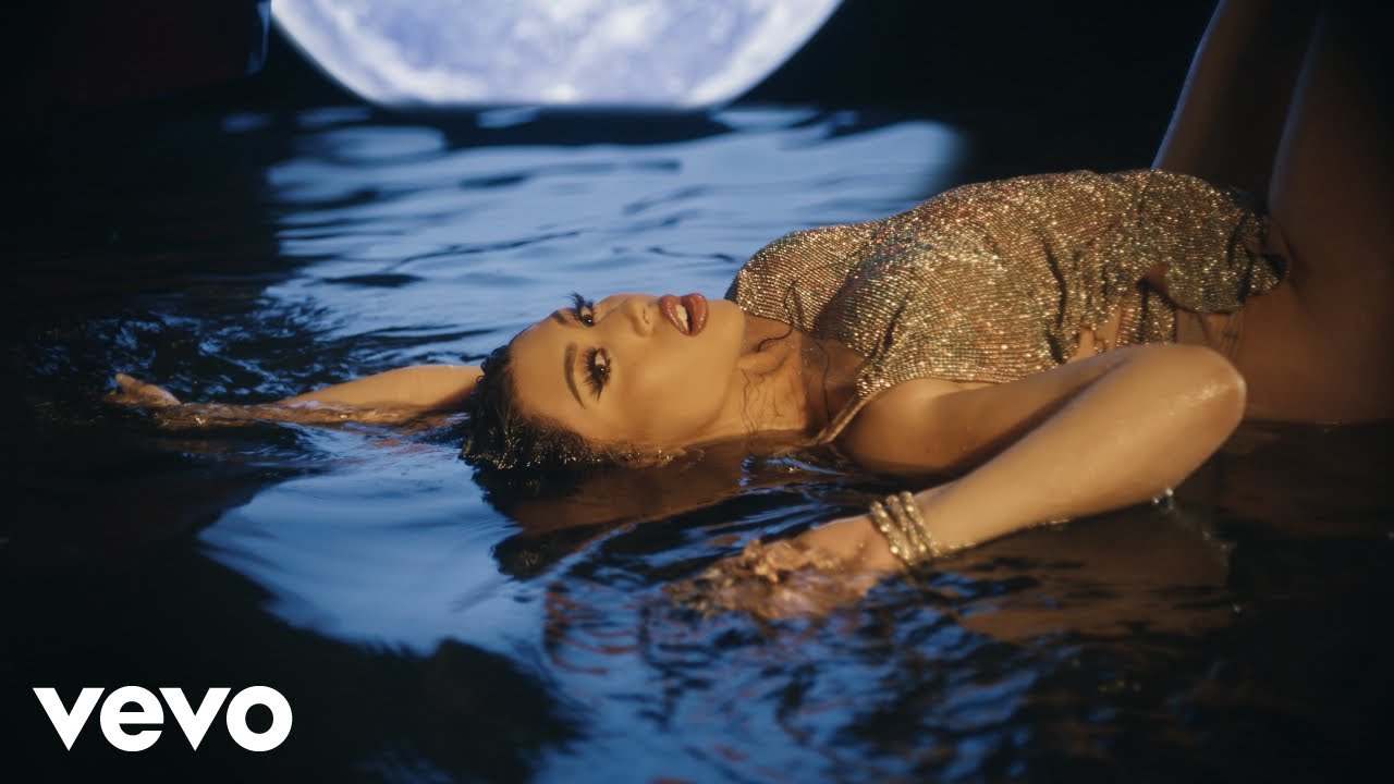 Kali Uchis – “Moonlight”