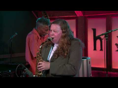 Mike Boone Quartet featuring Sarah Hanahan - Bolivia
