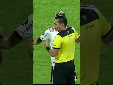 PEITOU O GABIGOL! Riascos não gostou da encarada e discutiu com o atacante do Flamego #Shorts