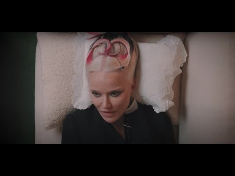 Daphne Guinness on Living For Fashion | Fashion Neurosis Podcast with Bella Freud | Video